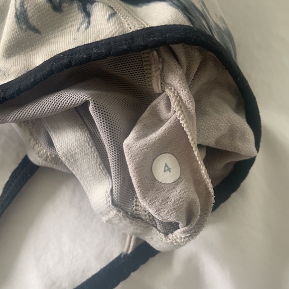 Lululemon Open Your Heart Tank size 4 - Picture 4 of 5